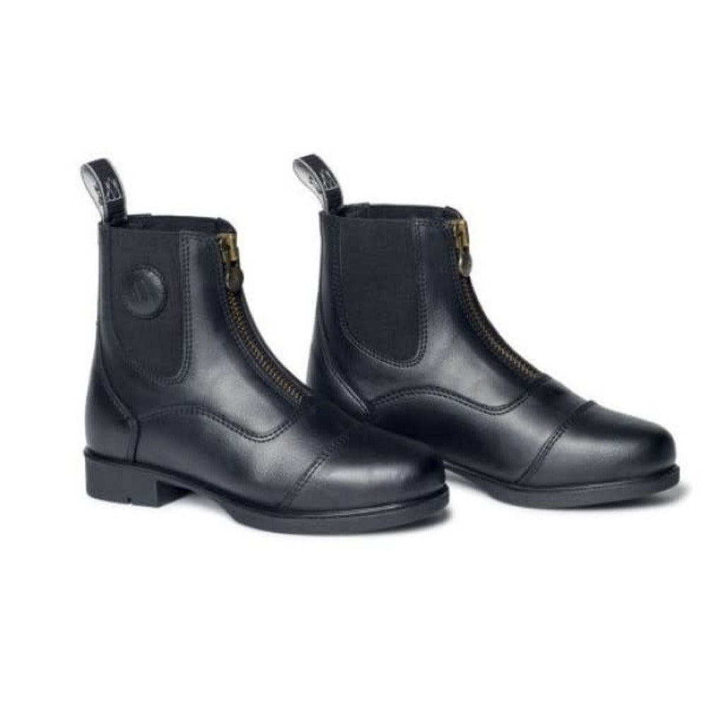 Mountain Horse Young Rider Winter Paddock