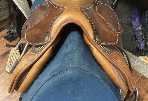 GENTLY USED- Antares Jump Saddle Brown 17.5in