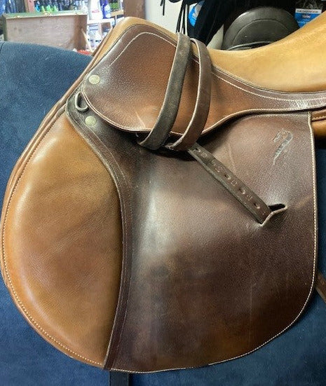 GENTLY USED- Antares Jump Saddle Brown 17.5in