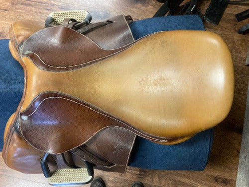 GENTLY USED- Antares Jump Saddle Brown 17.5in