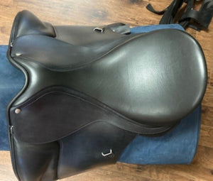 TEST RIDE/DEMO Bates Dressage Saddle with Adjustable Stirrup Bar - BLACK 17.5" MEDIUM GULLET