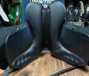 TEST RIDE/DEMO Bates Dressage Saddle with Adjustable Stirrup Bar - BLACK 17.5" MEDIUM GULLET