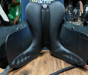 TEST RIDE/DEMO Bates Dressage Saddle with Adjustable Stirrup Bar - BLACK 17.5" MEDIUM GULLET