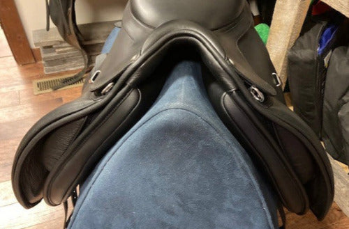 TEST RIDE/DEMO Bates Dressage Saddle with Adjustable Stirrup Bar - BLACK 17.5" MEDIUM GULLET