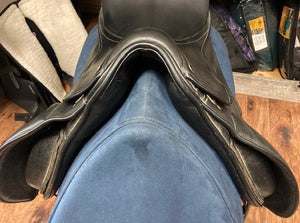 GENTLY USED- County Connection Dressage Saddle BLACK 17.5IN MEDIUM NARROW TREE