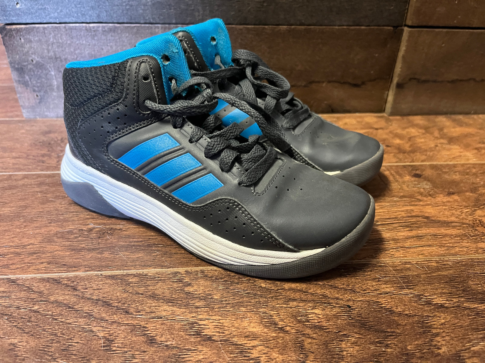 Nike Team Hustle DT Basketball Shoe - Blue / Black Youth Size 2.5