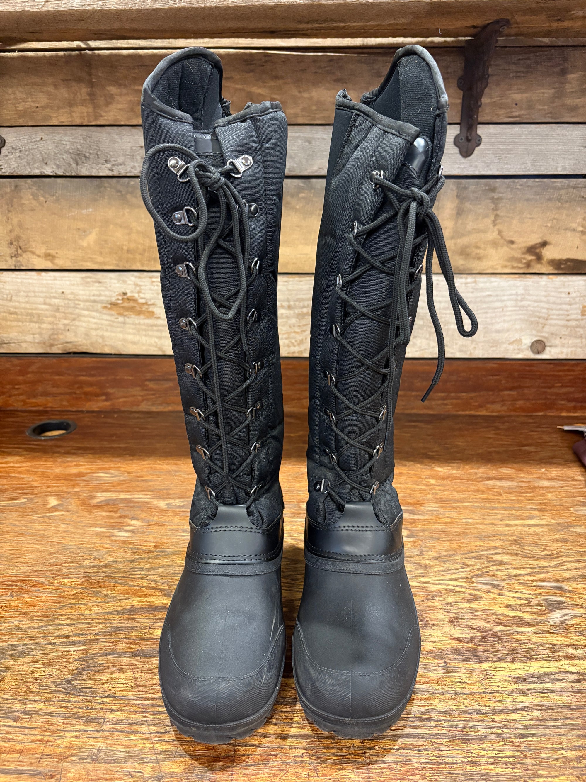 GENTLY USED Ovation Telluride Winter Boots - Ladies 7