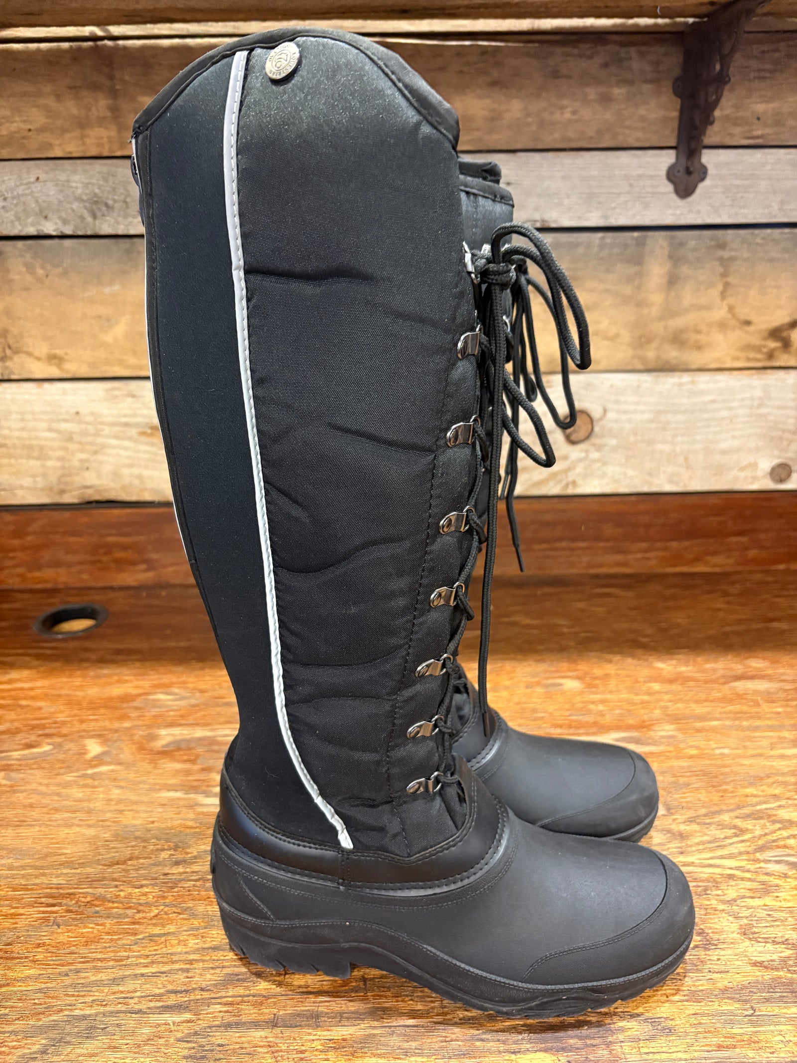 GENTLY USED Ovation Telluride Winter Boots - Ladies 7