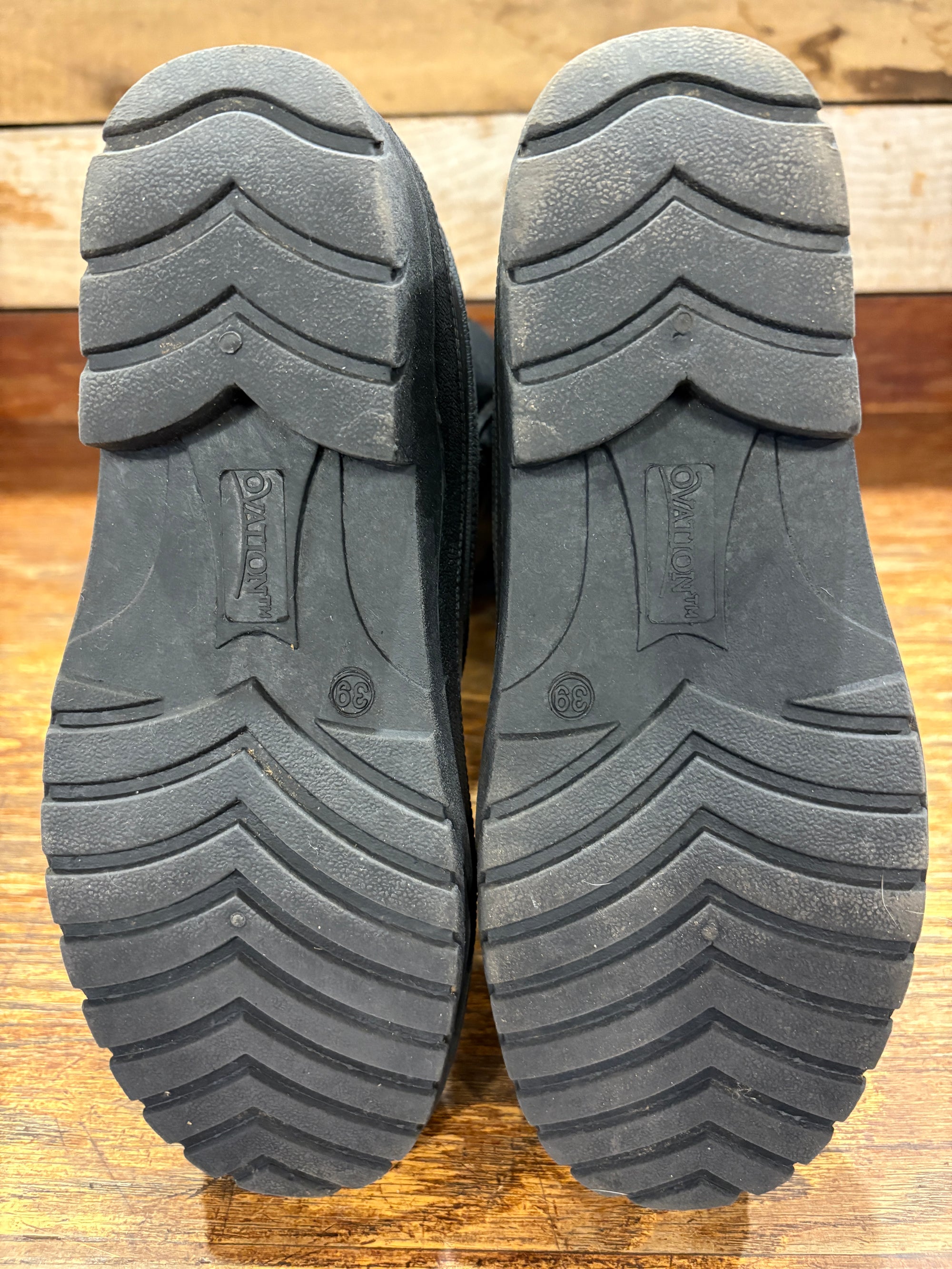 GENTLY USED Ovation Telluride Winter Boots - Ladies 7