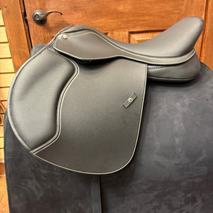 TEST RIDE/DEMO- Wintec 500 Jump Saddle BLACK WITH HART 17.5IN