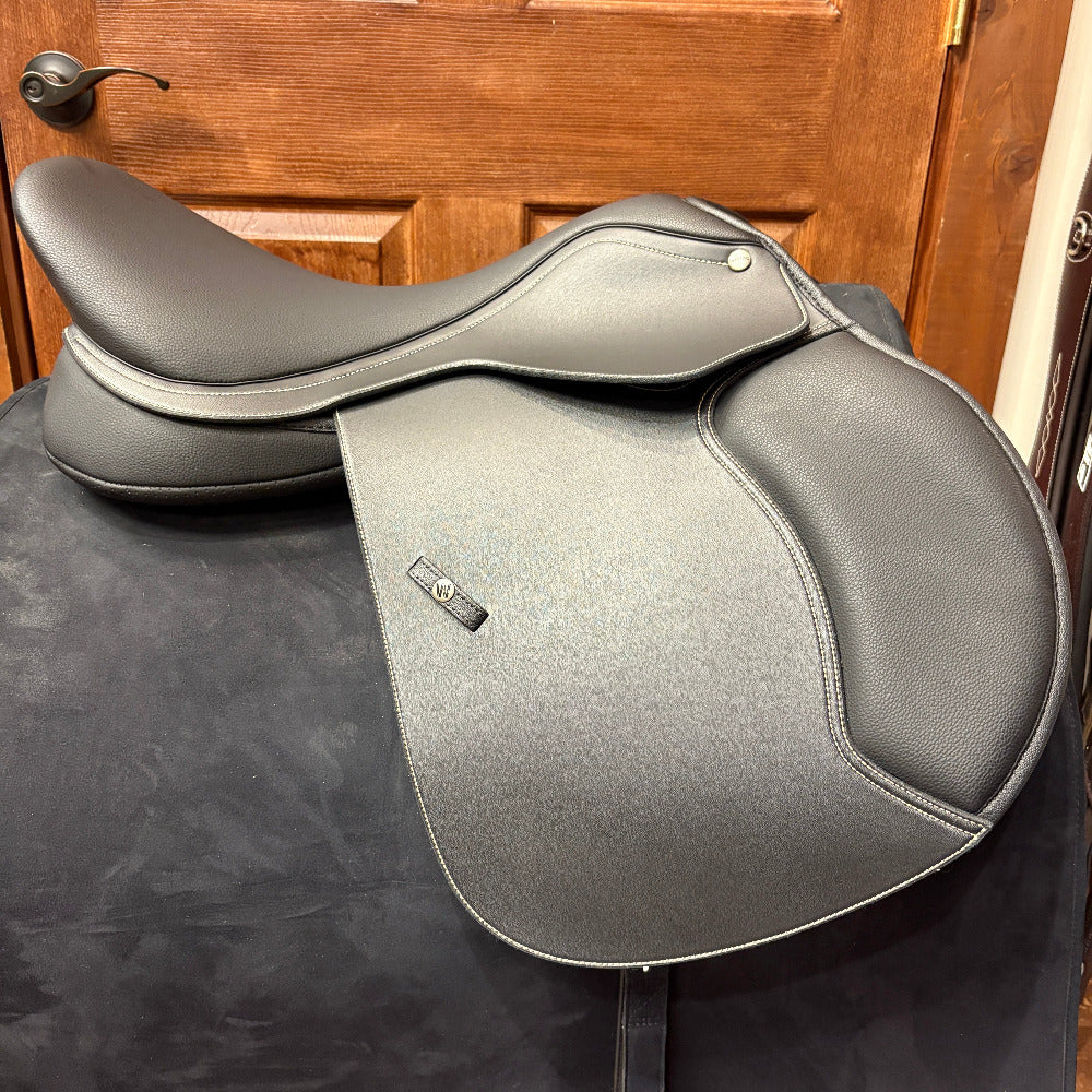 TEST RIDE/DEMO- Wintec 500 Jump Saddle BLACK WITH HART 17.5IN