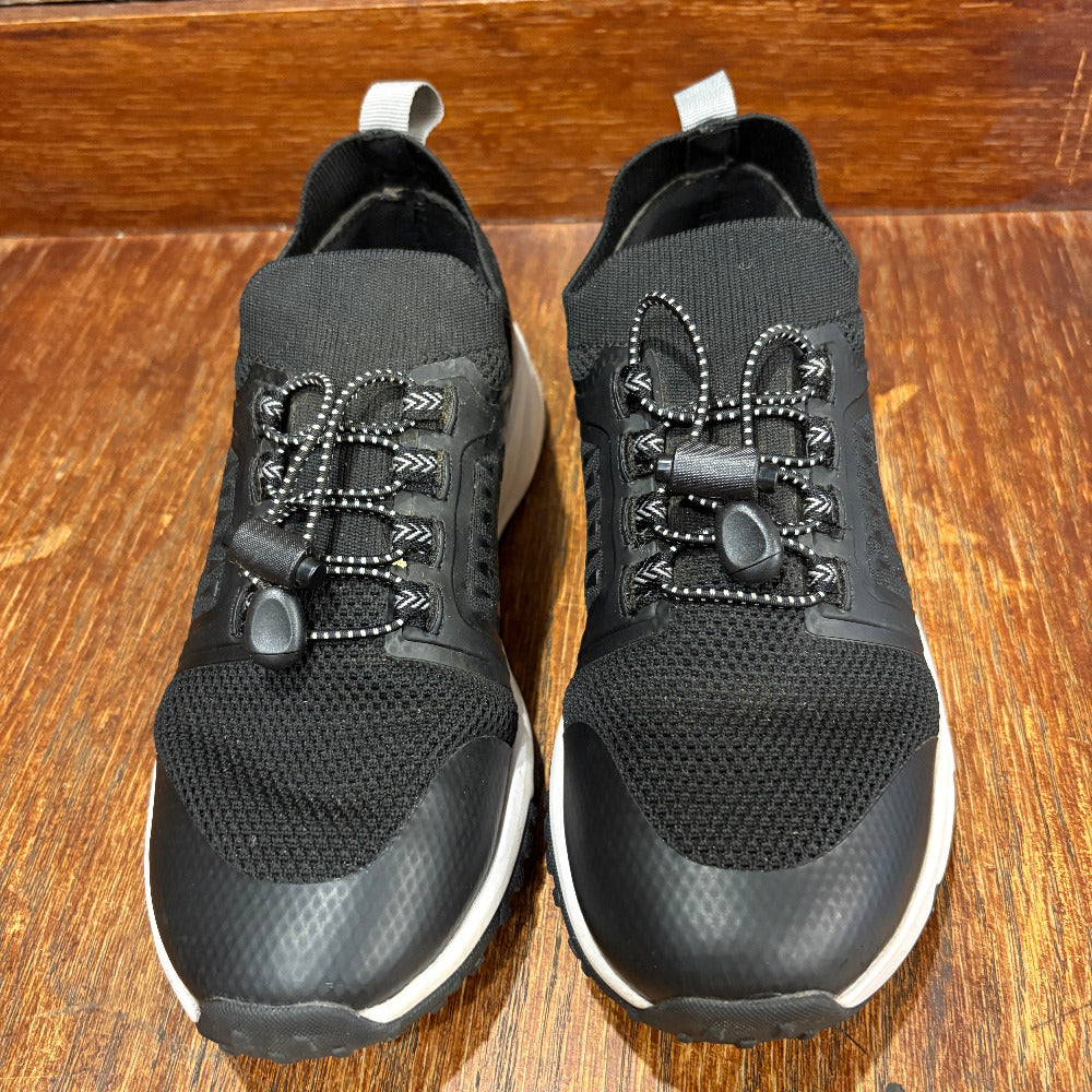 GENTLY USED Kerrits Groundwork Waterproof Sneaker-Size 6.5