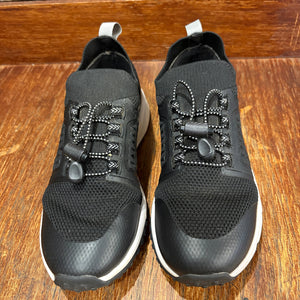 GENTLY USED Kerrits Groundwork Waterproof Sneaker-Size 6.5