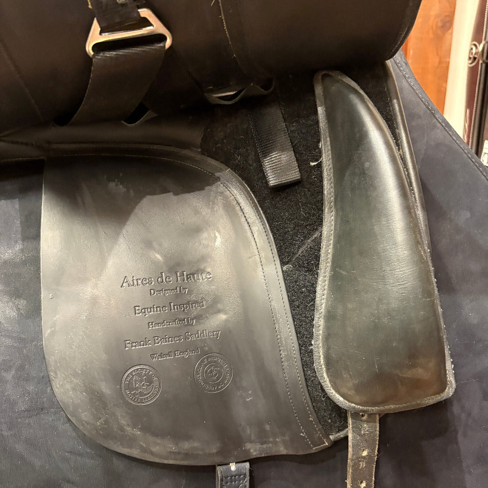 GENTLY USED- Frank Baines Dressage Saddle- Aires De Haute 18.5" Medium