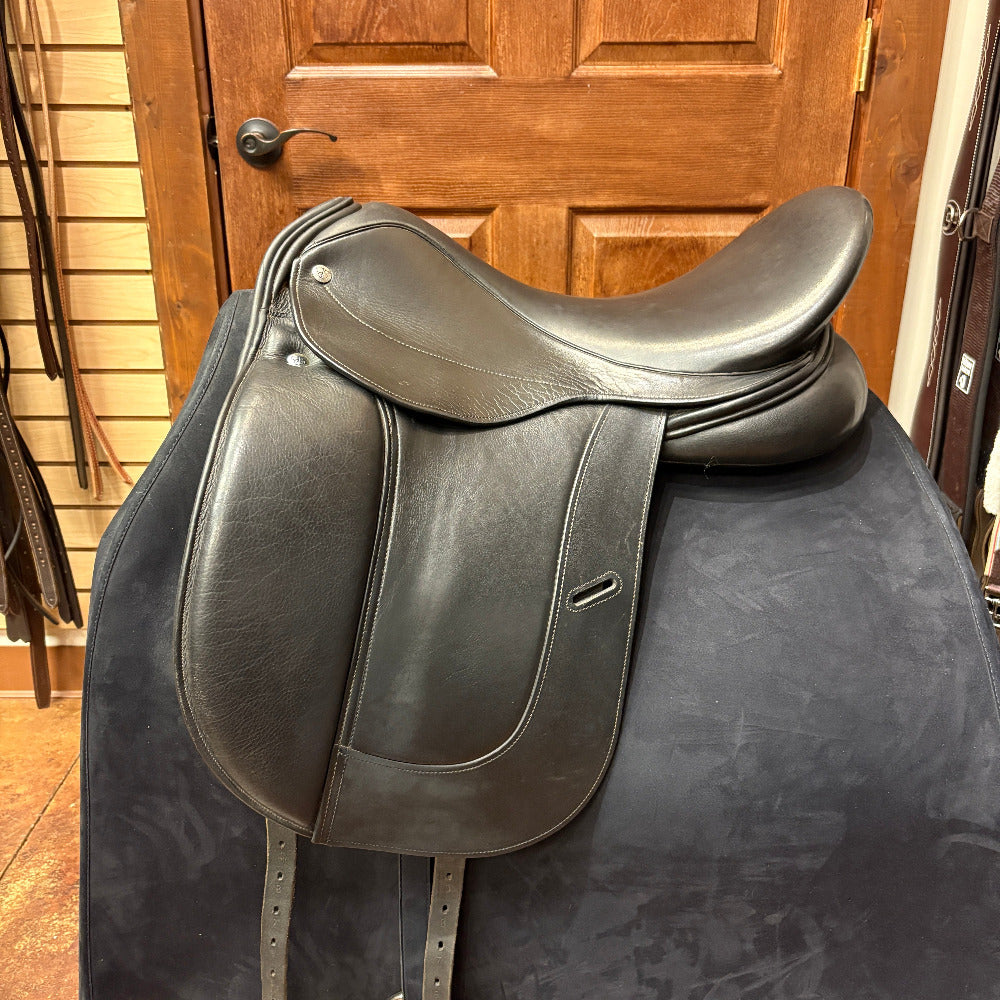 GENTLY USED- Frank Baines Dressage Saddle- Aires De Haute 18.5" Medium