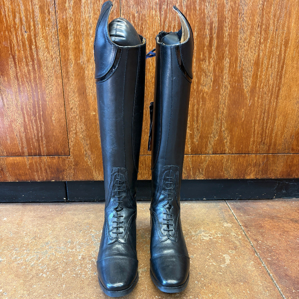 NEW WITH DEFECT-Mountain Horse Sovereign Field Boot with BLACK 6 Slim/Regular