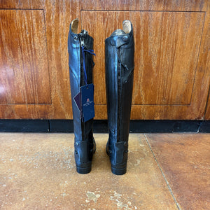 NEW WITH DEFECT-Mountain Horse Sovereign Field Boot with BLACK 6 Slim/Regular