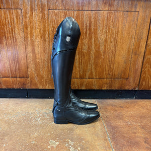 NEW WITH DEFECT-Mountain Horse Sovereign Field Boot with BLACK 6 Slim/Regular