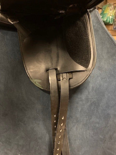 GENTLY USED- Schleese Obrigado Dressage Saddle with Swarovski Crystals Black 16.5in XWIDE GULLET