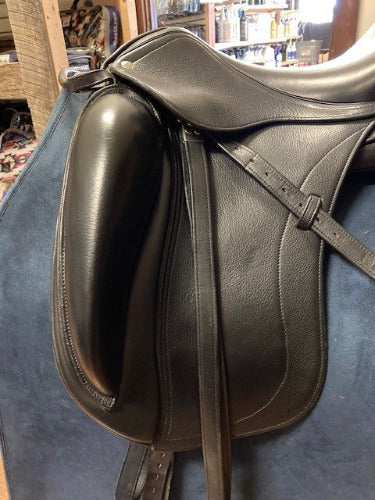 GENTLY USED- Schleese Obrigado Dressage Saddle with Swarovski Crystals Black 16.5in XWIDE GULLET