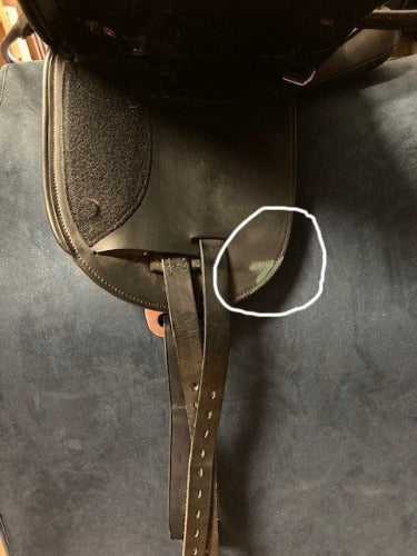 GENTLY USED- Schleese Obrigado Dressage Saddle with Swarovski Crystals Black 16.5in XWIDE GULLET