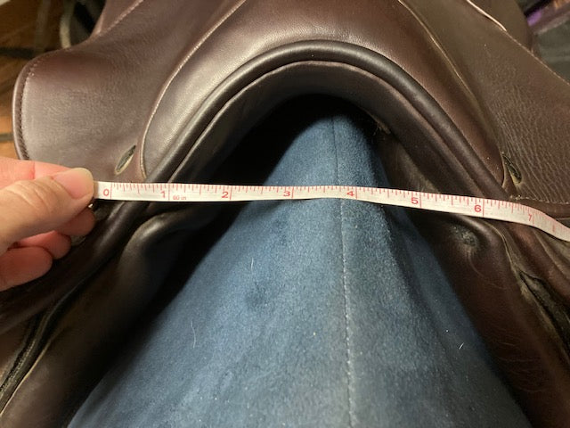 GENTLY USED- M Toulouse Premia Wide Close Contact/Jump Saddle HAVANA 18IN WIDE