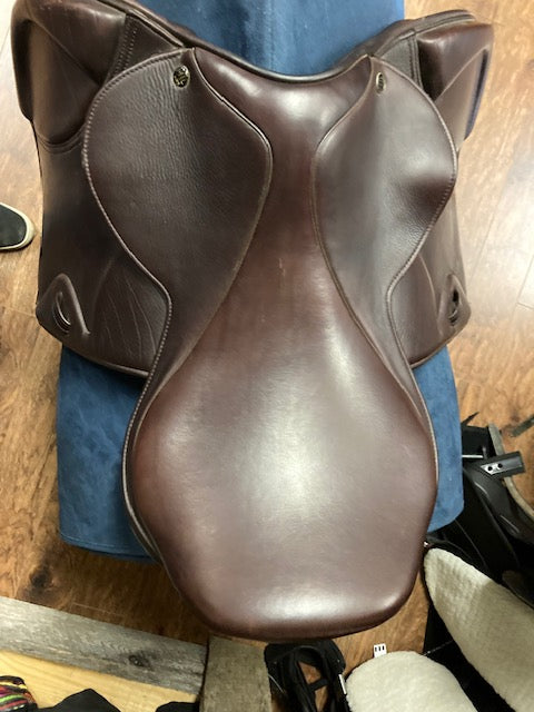 GENTLY USED- M Toulouse Premia Wide Close Contact/Jump Saddle HAVANA 18IN WIDE