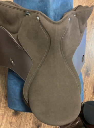 TEST RIDE/ DEMO- Wintec 2000 All Purpose Saddle with HART BROWN 17.5in WITH HART