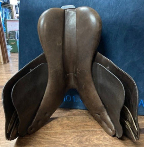 GENTLY USED- Pessoa Gen X Jump Saddle BROWN 17in XCH Adjustable Gullet