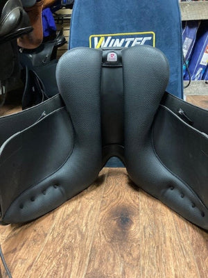 Wintec 500 Dressage Saddle with optional HART 17" TEST RIDE/DEMO