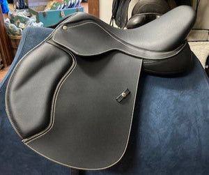 TEST RIDE/DEMO- Wintec 500 Jump Saddle BLACK WITH HART 16.5IN