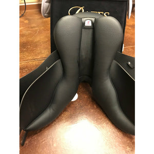 Test Ride/Demo Wintec 500 All Purpose Saddle with HART 17.5" - The Carousel Horse