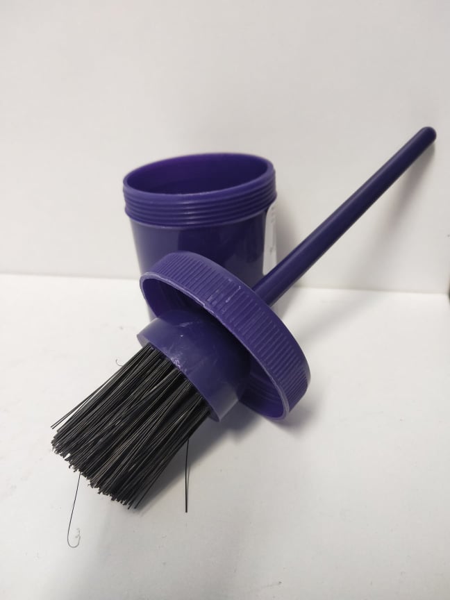 Roma Brights Hoof Oil Brush and Bucket