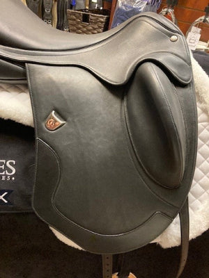 TEST RIDE/DEMO- Bates Artiste Dressage Saddle BLACK 17.5-18"