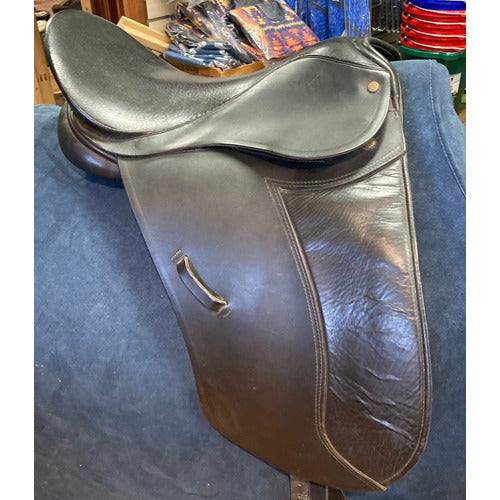 GENTLY USED- Pastene Sheffield Dressage Saddle Black 16.5in Seat