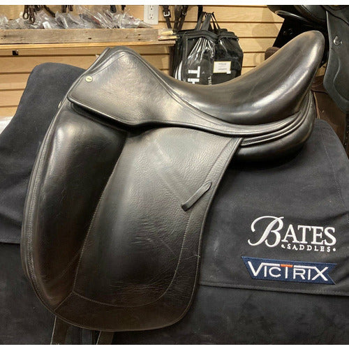 Gently Used- L'Apogee DL Monoflap Dressage Saddle - 17.5" Medium Wide